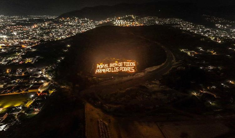 Con letrero luminoso reciben a AMLO en su última gira por Oaxaca