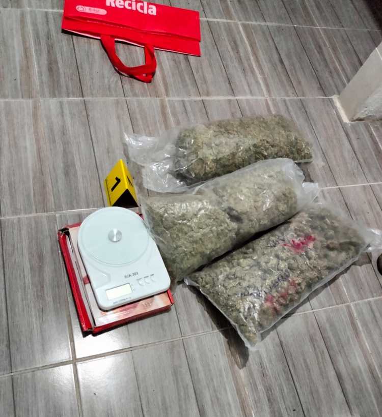 Rescatan a víctima de secuestro y decomisan armas y droga en Comalcalco