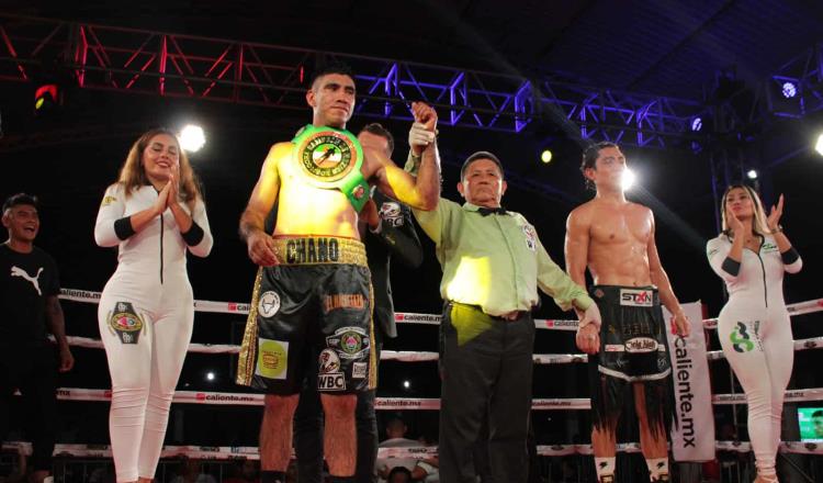 Chano Chaparro vence a Zeuz Varguez y gana el título nacional de FECOMBOX