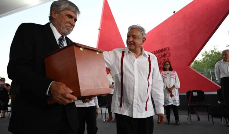 "¡Dictador!": Trabajadores del Poder Judicial reciben con protestas a AMLO en Tamaulipas