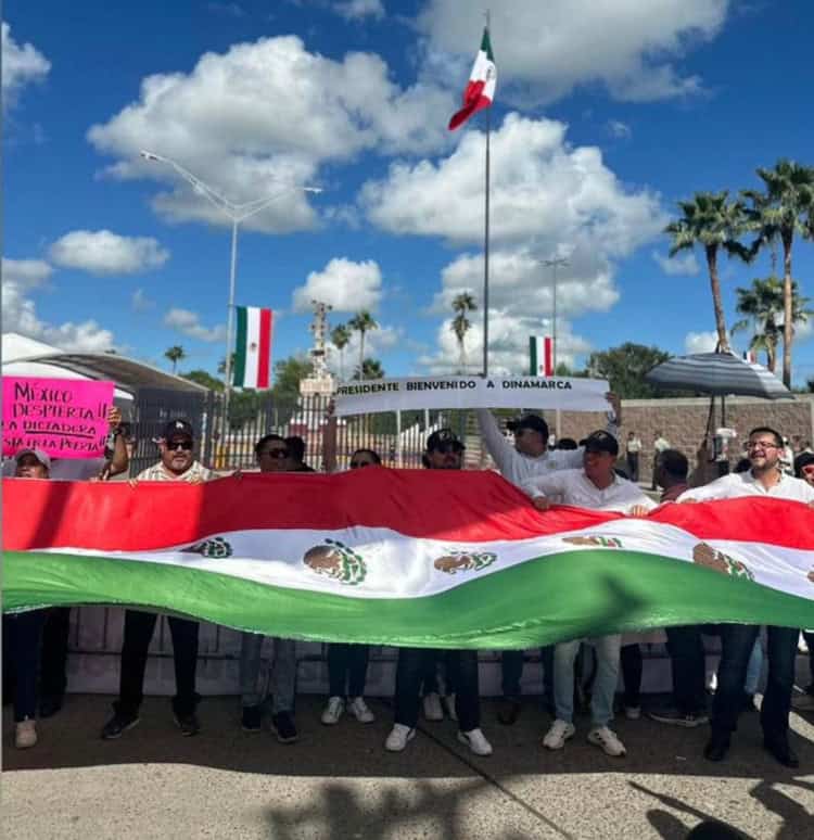 "¡Dictador!": Trabajadores del Poder Judicial reciben con protestas a AMLO en Tamaulipas