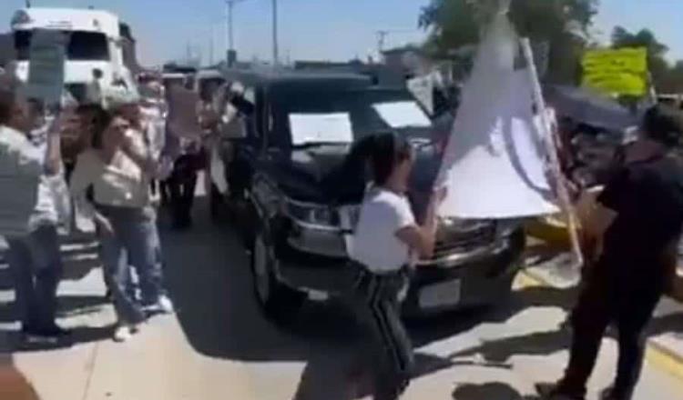 "¡Miente el presidente!: Trabajadores del PJF de Guaymas encaran a AMLO y Sheinbaum