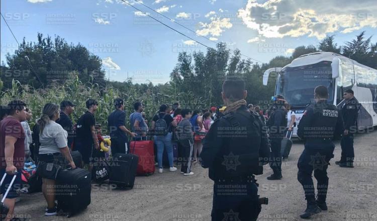 Grupo armado baja a turistas y quema 2 autobuses en Durango; iban a Sinaloa