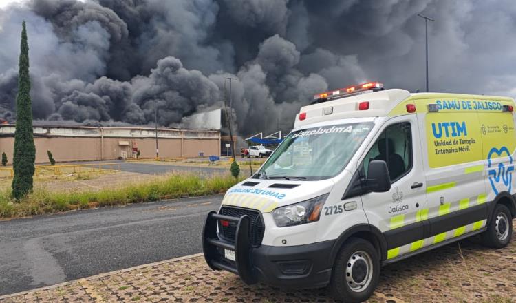 Alarma a ciudadanos fuerte incendio de supermercado en Jalisco