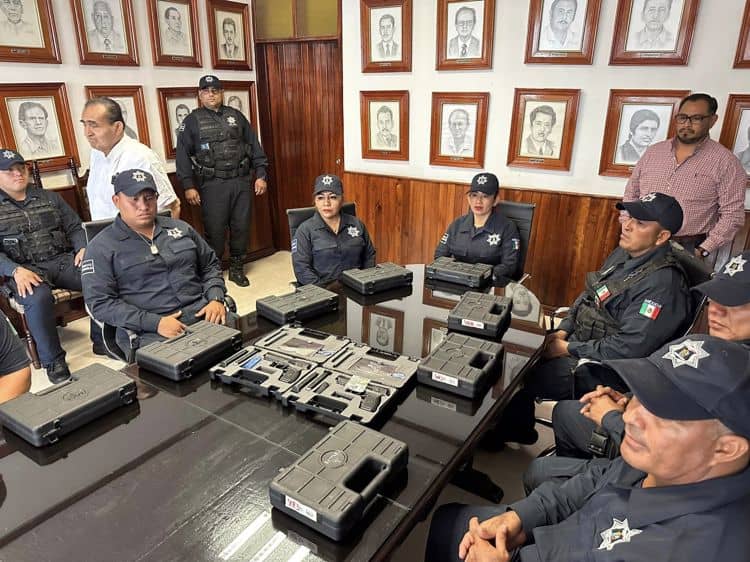 Entrega de armamento policial en Cunduacán