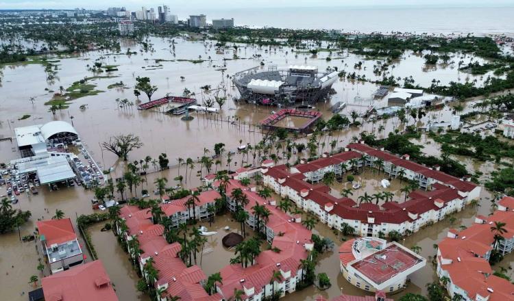 Se apoyará a 15 mil damnificados de Acapulco, tras paso de John: Obrador