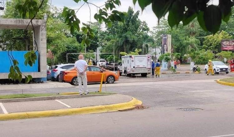 Se incendia automóvil en zona hotelera del Parque La Choca