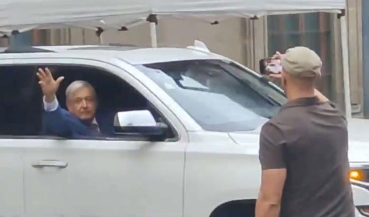 AMLO abandona Palacio Nacional tras comer con mandatarios