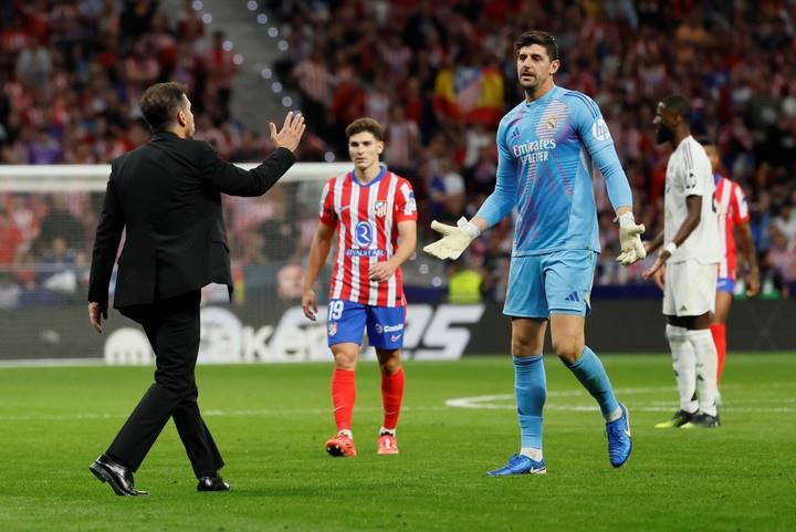 Atlético de Madrid expulsa a aficionado agresor de Courtois