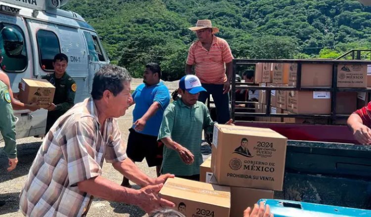 Llegan a Acapulco siete aviones con 33 toneladas de despensas para damnificados