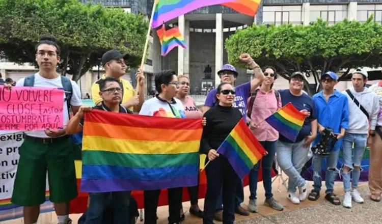 Protesta comunidad LGBT en Chiapas; acusan a diputada de hacerse pasar por homosexual