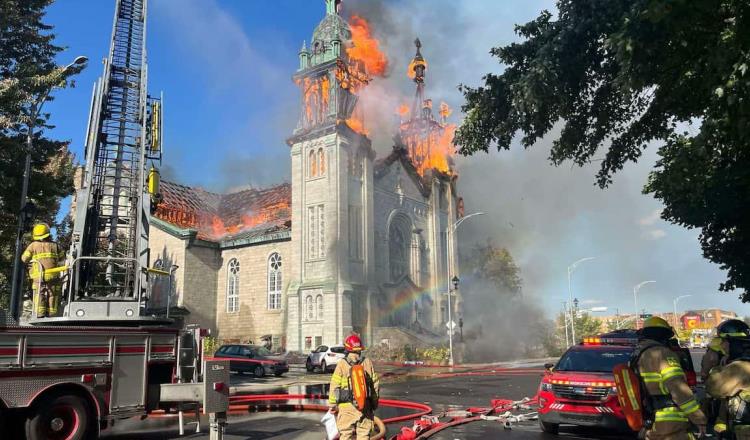 Se incendia histórica iglesia de Notre Dame des Setp Allégresses en Canadá