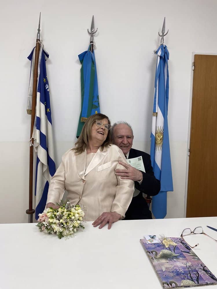 Mujer de 73 años se vuelve a casar tras 20 años de relación en Argentina