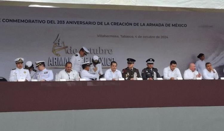 Con desfile conmemoran autoridades 203 aniversario de la Armada de México