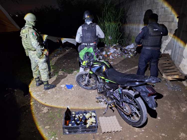 Aseguran rifles, droga y bombas molotov en Cunduacán y Villahermosa; hay 8 detenidos 