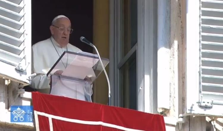 Encabeza Papa oración del Santo Rosario para suplicar por la paz