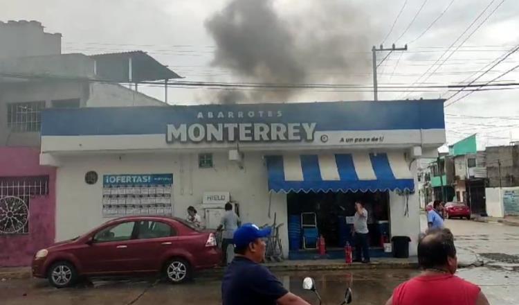 Se incendia abarrotera por cortocircuito