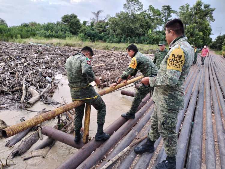 Se desborda río Pichucalco en Teapa y activan plan DN-III-E