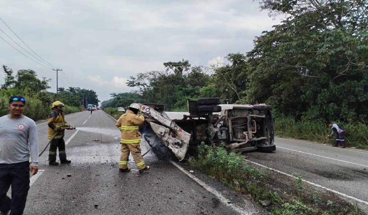 Vuelca pipa de gas LP en la vía Cunduacán-Comalcalco