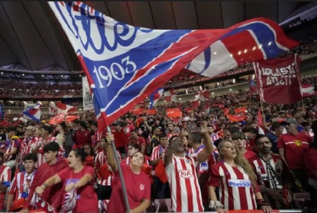 Atlético de Madrid y Lazio, multados por UEFA por comportamientos racistas de su afición