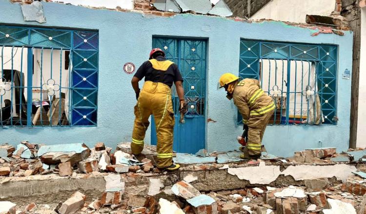 Colapsa techo de vivienda en Atasta; no se reportan lesionados