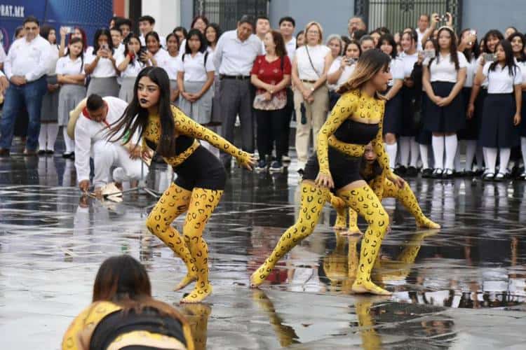 Con ambiente festivo, celebran la pluralidad étnica y cultural en Plaza de Armas