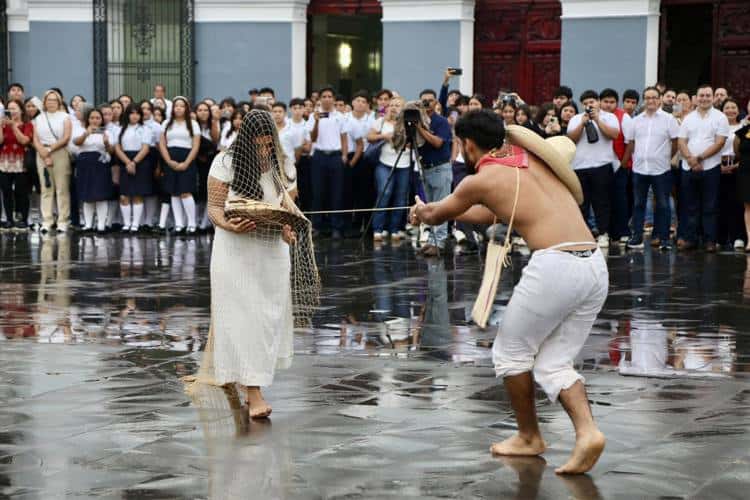 Con ambiente festivo, celebran la pluralidad étnica y cultural en Plaza de Armas