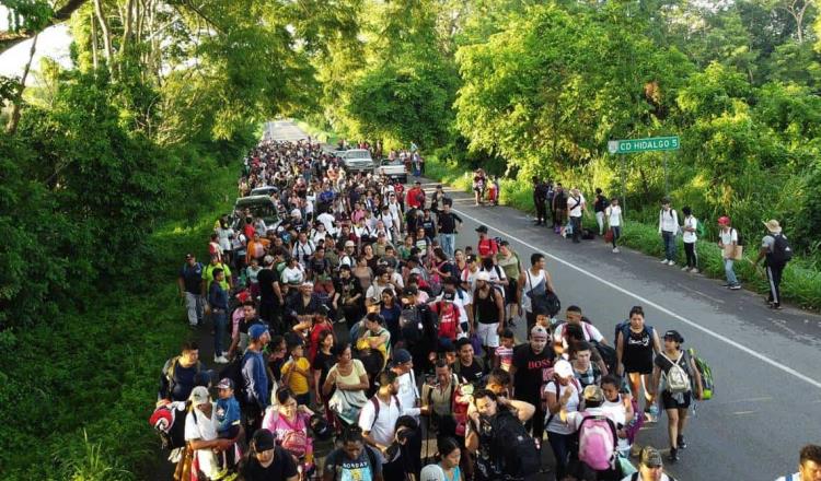 Caravana de dos mil migrantes sale de Tapachula, Chiapas