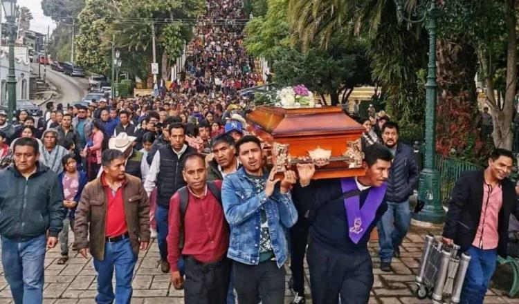 Feligreses exigen justicia durante el sepelio del padre Marcelo Pérez