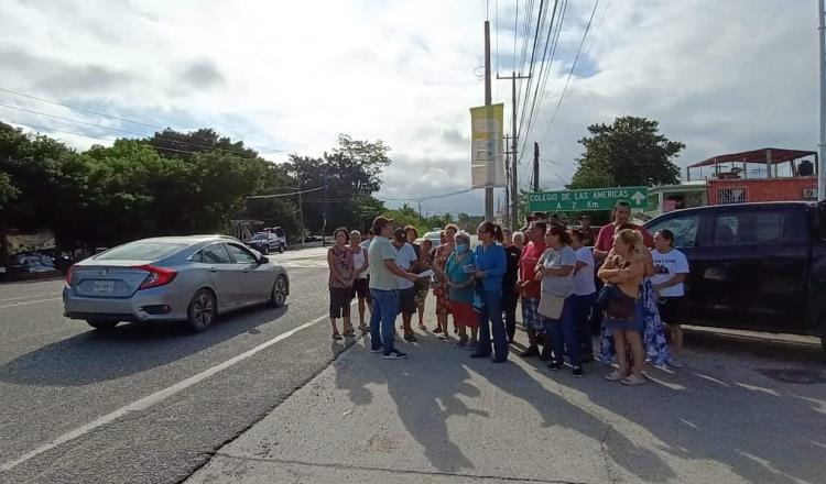 Amenazan con cierre carretero por obras de supermercado, habitantes de fraccionamientos en Parrilla