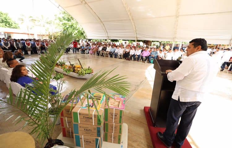 Anuncia Gobierno de Tabasco programa de becas y tabletas para estudiantes de secundaria