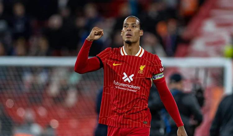 Virgil van Dijk, en negociaciones para seguir en Liverpool