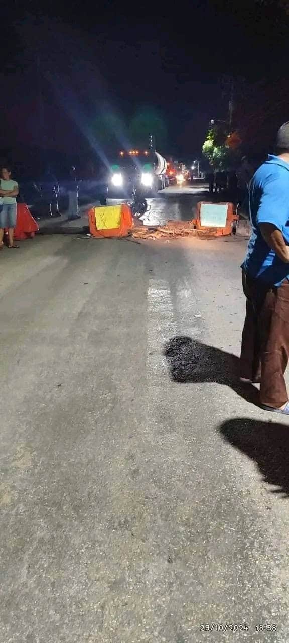 Bloqueo de habitantes de Atasta, Campeche cumple más de 10 horas; no hay paso a Ciudad del Carmen