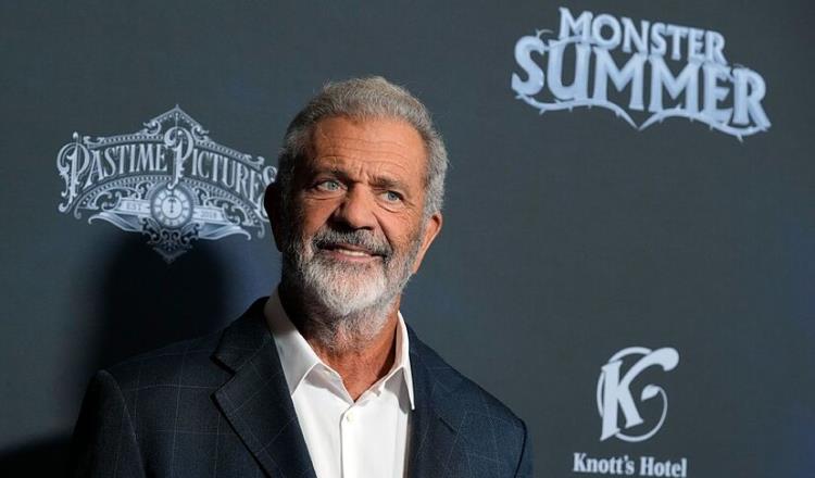 Mel Gibson compara la inteligencia de Kamala Harris con un poste