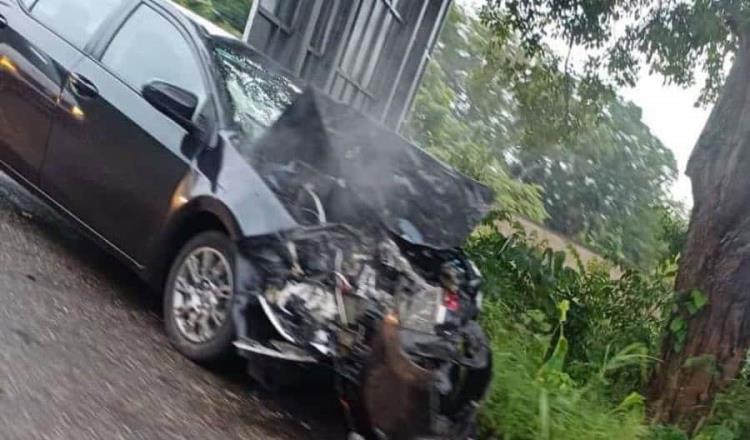 Choca automóvil y camioneta en la Villahermosa-Cárdenas; hombre resulta herido