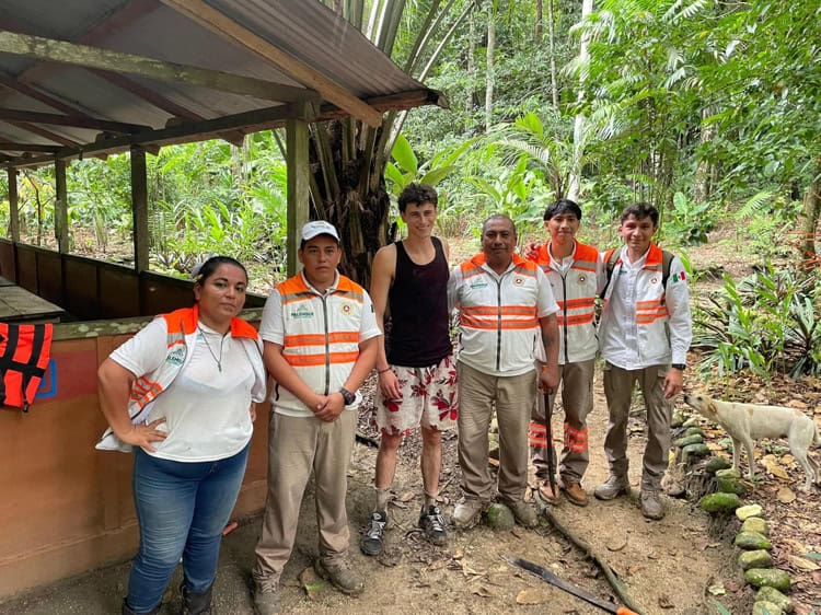 Rescatan a turista extraviado en montañas de Palenque