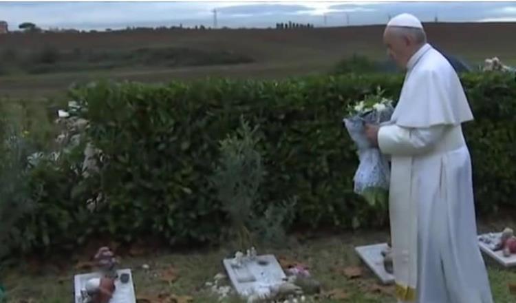 Encabezará Papa misa de conmemoración a fieles difuntos en cementerio Laurentino de Roma