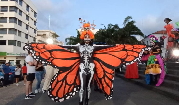 Se viste Barrio Mágico de colores, música y luces para celebrar Día de Muertos