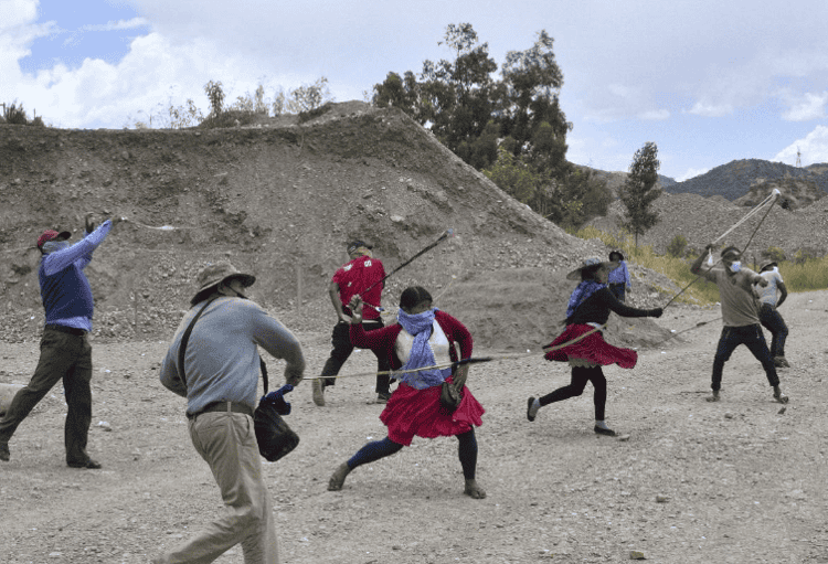 Seguidores de Evo Morales retienen a 200 militares en Bolivia