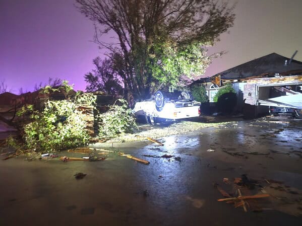 Tormentas dejan 11 heridos y a miles sin electricidad en Oklahoma