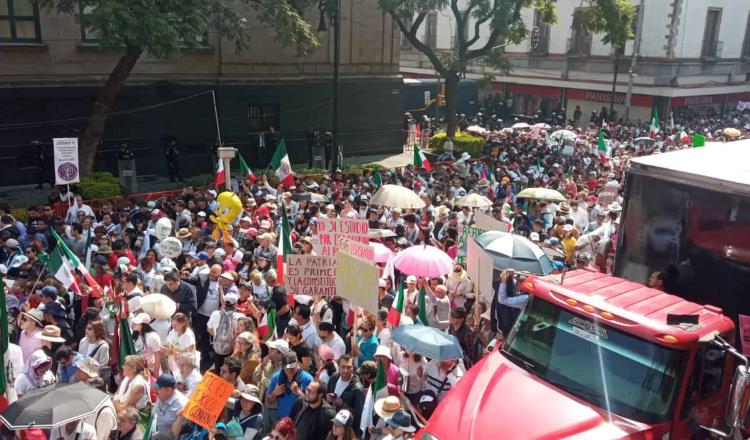 Previo a debate, integrantes del Poder Judicial se manifiestan frente a la SCJN contra reformas constitucionales