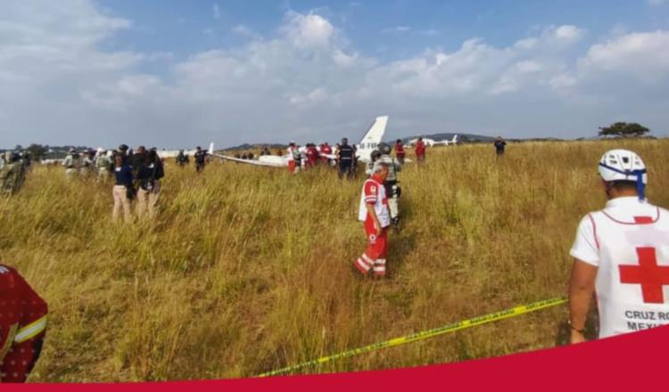 Avioneta aterriza de emergencia en zona de Bosques de Chapultepec, Puebla