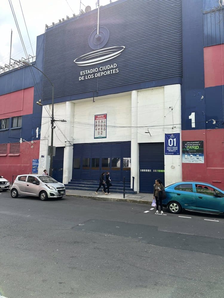 Retiran sellos de clausura del estadio Ciudad de los Deportes