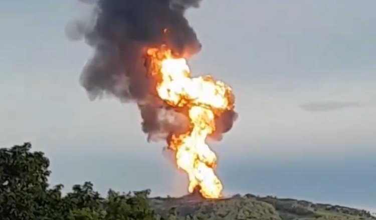 Captan momento exacto de la erupción de un volcán en Colombia