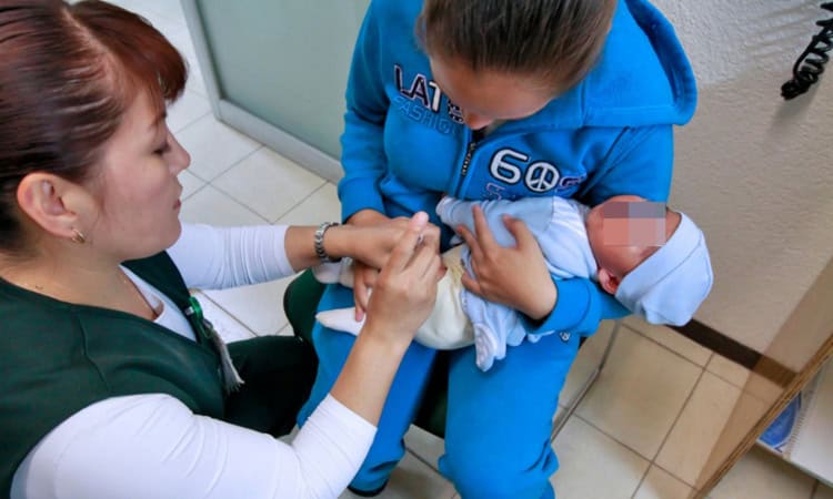 Arranca IMSS campaña de vacunación contra la poliomielitis