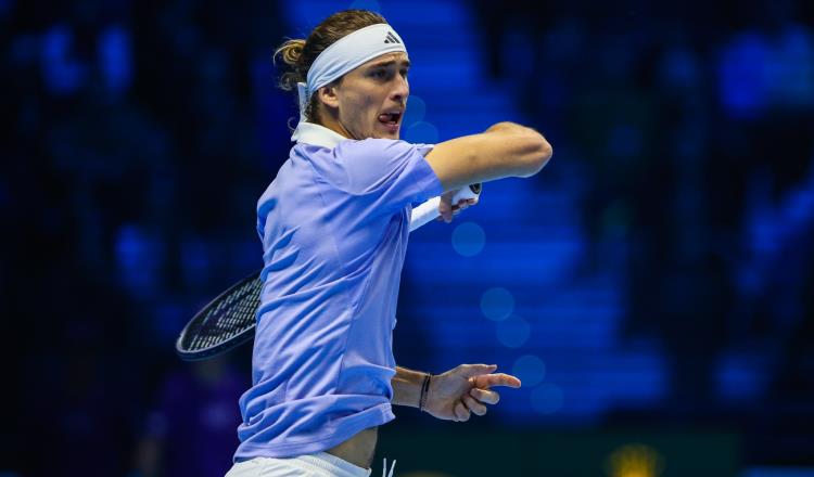 Alexander Zverev vence a Carlos Alcaraz y avanza a semifinales de la ATP Finals