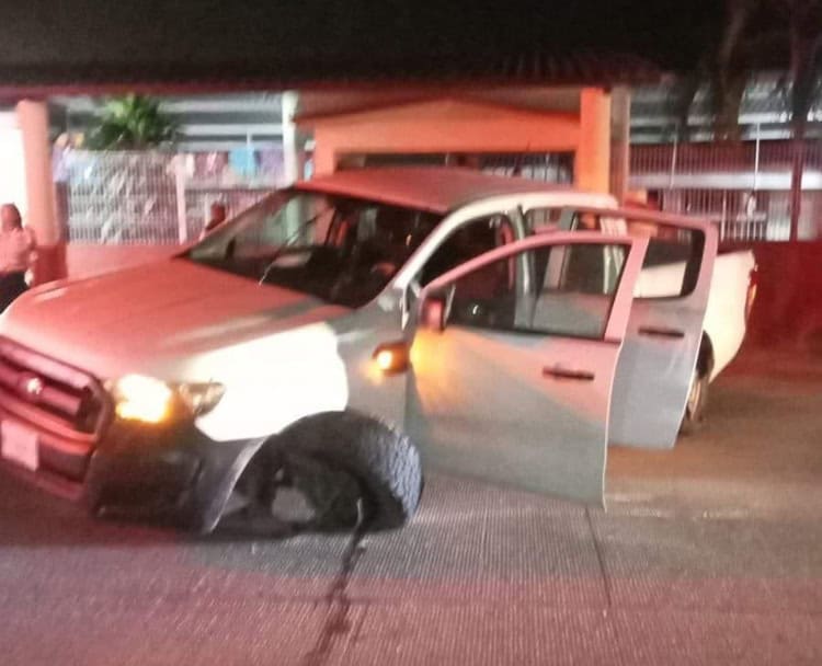 Chocan camioneta y motocicleta en la ranchería Moctezuma, Paraíso