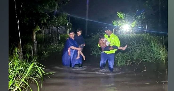 Tras inundaciones en Aparcero, inicia desazolve de dren en Nacajuca