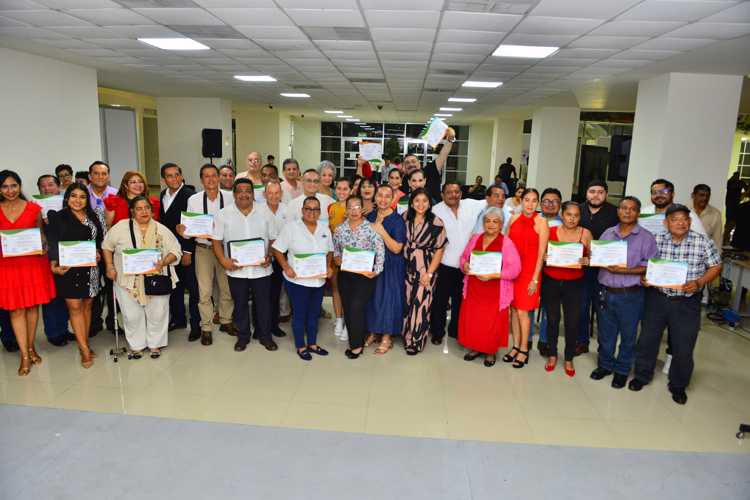 ´Asociaciones Unidas por Tabasco´ reconocen entrega y labor informativa de periodistas