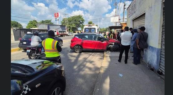 Se accidenta familia en carretera La Isla